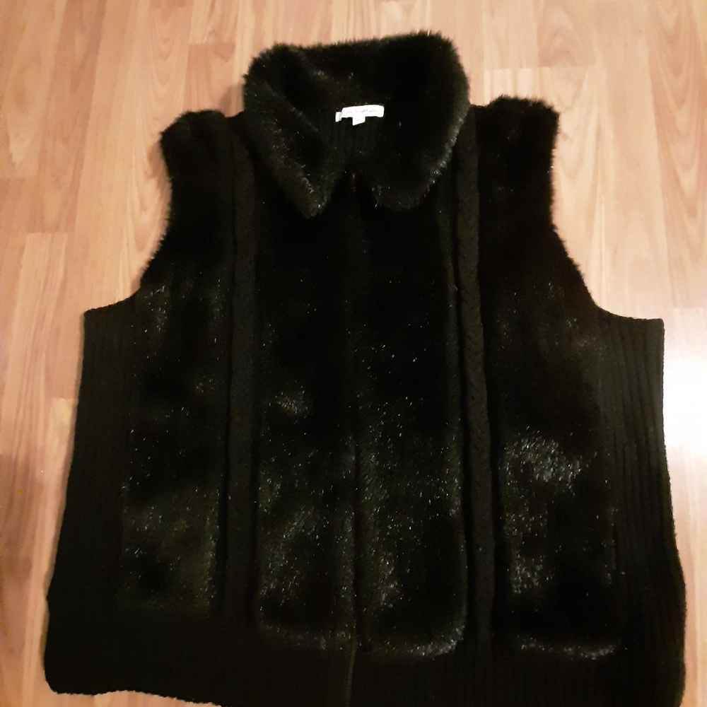 Chic Vintage Sexy Black Faux Fur Vest!